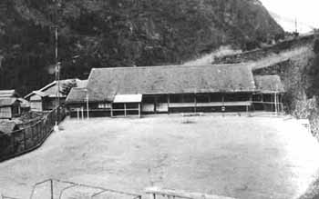 ���V�r���w�Z