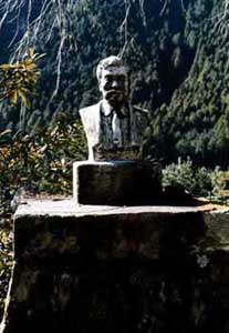 ���V�r���w�Z�Ւn�Ɏc�����p����