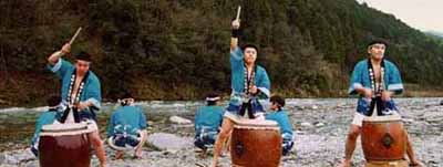 「ぶちあわせ太鼓」加茂川河原にて