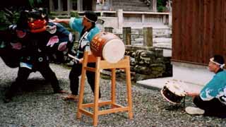 千町の獅子舞(千町・高智神社にて)