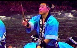 加茂川での演奏