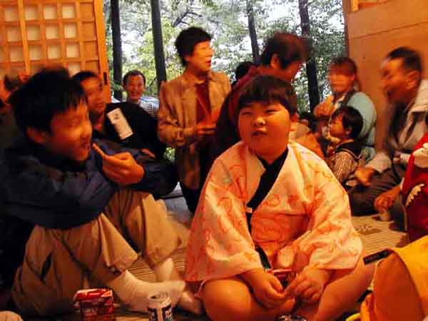 �q�a�̒��ɏW�܂����l����